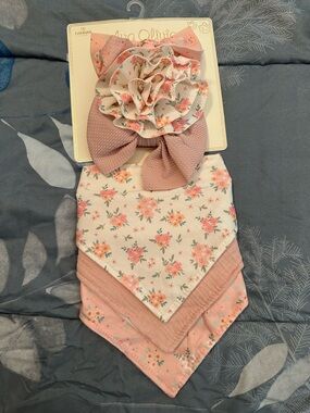 NWTS Ava Olivia Pink Floral Baby Bandana Bib Set with Headbands OS